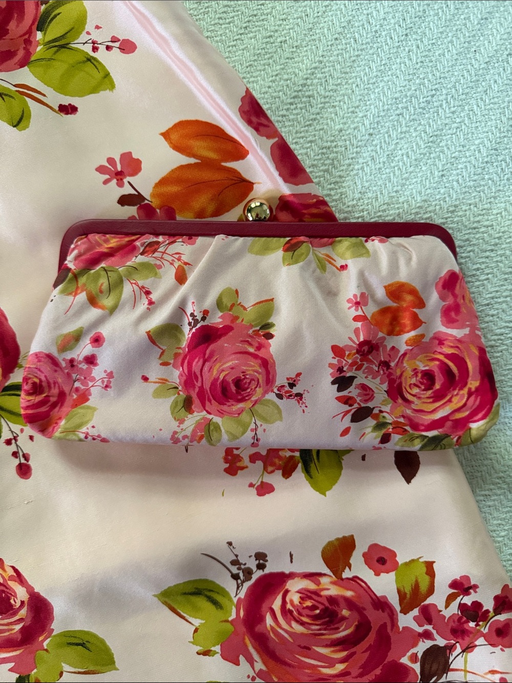 Banana Republic Size 10 Silk Pencil Skirt in pink Rose Print W/matching Clutch - Picture 5 of 5